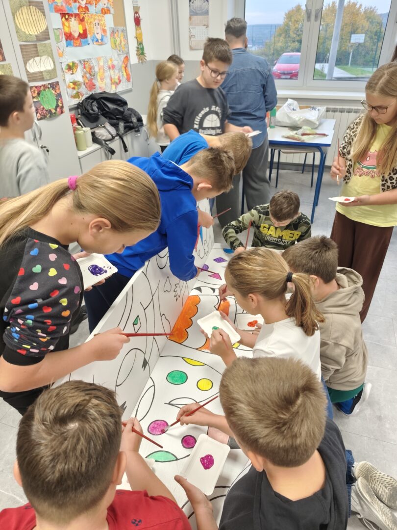 Učenici uređuju svoju Frendovsku klupu